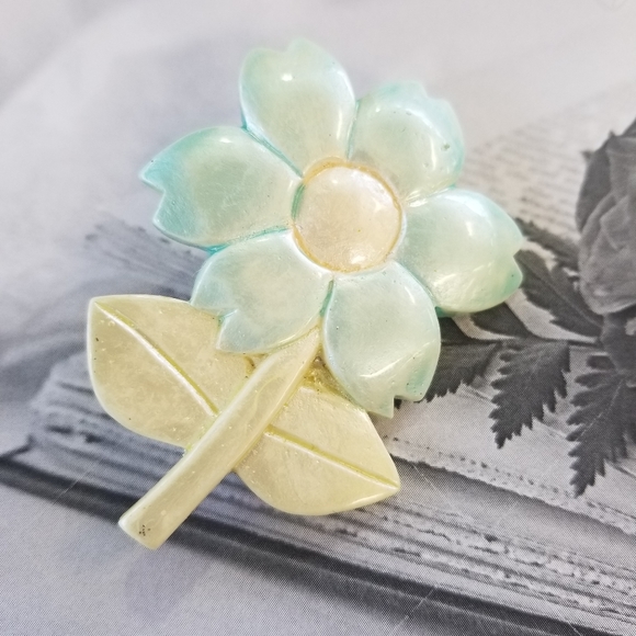 Cute VTG Flower Brooch - Picture 2 of 7